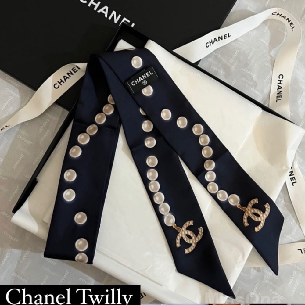 Chanel Pearl Necklace Twilly